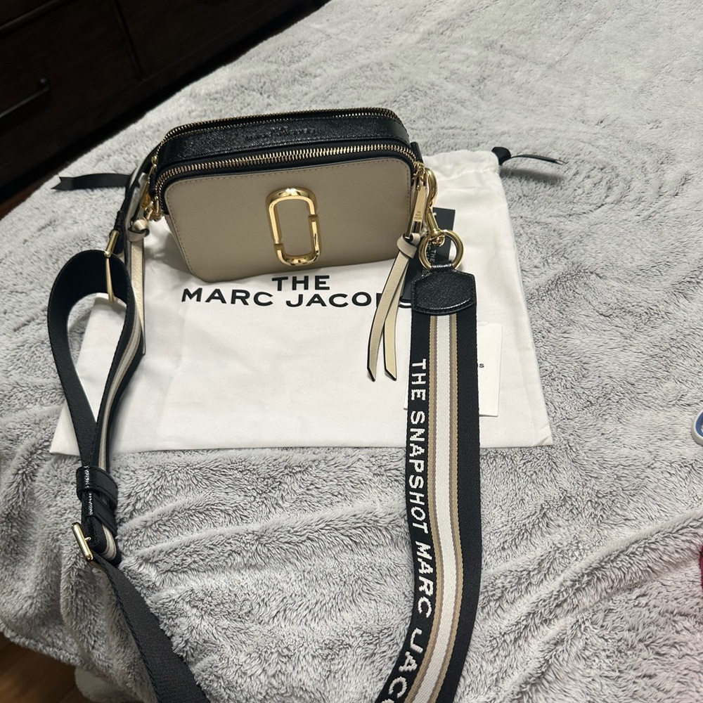 Marc Jacobs crossbody cámara bag